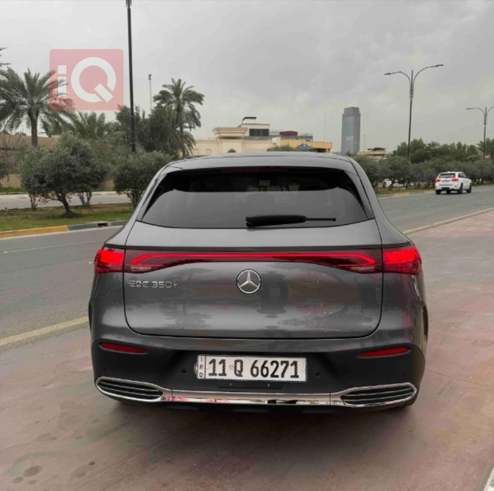 مرسيدس بنز إي كيو إي SUV